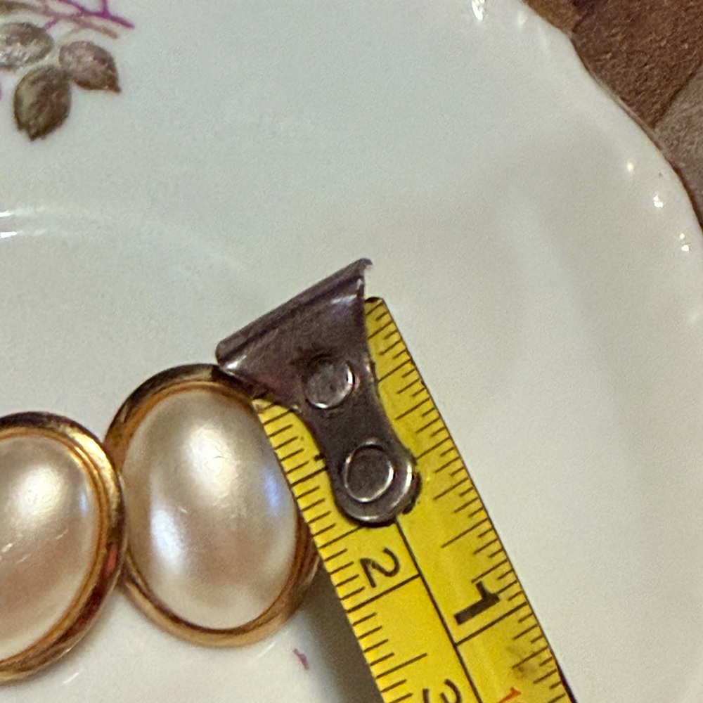 Vintage‎ Gold-Trim Pearl Cabochon Earrings - Cream & Gold - Women Jewelry - Picture 3 of 4
